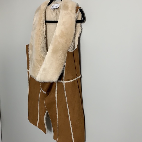 Cupcakes and Cashmere Tash Faux Suede Vest Butterscotch Size Medium - Picture 5 of 12